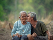 Sức khỏe - Cụ bà 101 tuổi tiết lộ bí quyết sống lâu là nhờ người chồng "phi công trẻ", ai nhìn cũng phải ghen tỵ