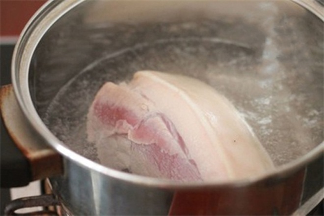 Đi khám vì ho dai dẳng, người đàn ông khiến bác sĩ choáng khi nhìn phim chụp cơ thể dày đặc thứ này - 2