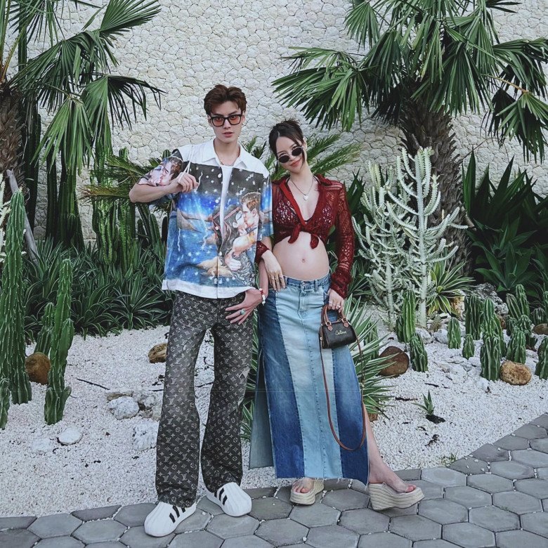 Vợ chồng trẻ lại đi biển nghỉ dưỡng.