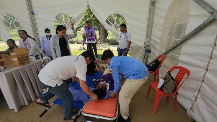 VĐV Việt Nam bị sốc nhiệt, tình nguyện viên ngất xỉu vì nắng như đổ lửa ở SEA Games - 7