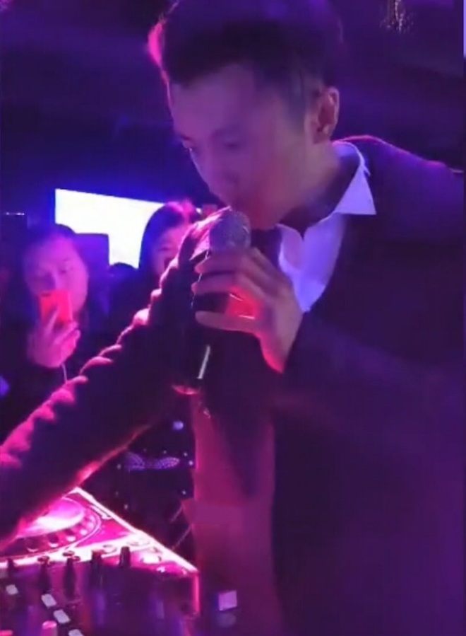 Tạ Đình Phong ra mắt ca khúc mới viết về bạn gái hiện tại Vương Phi.