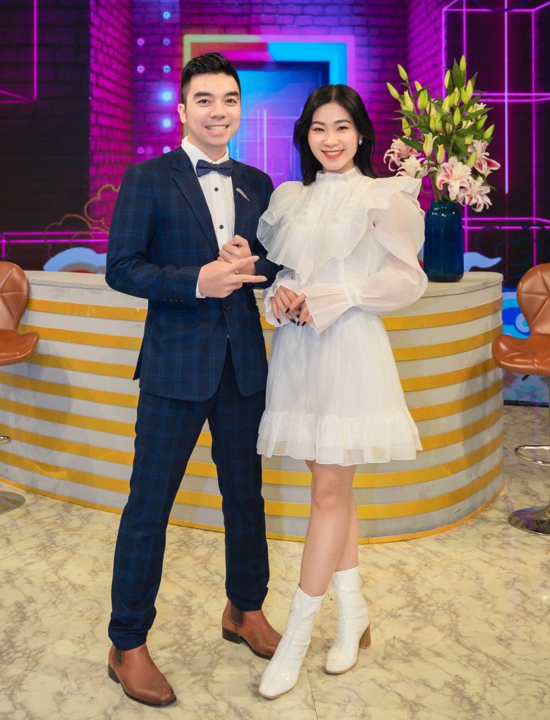 Ca sĩ người Mường xinh đẹp - Hà Myo và ông xã - nhà sản xuất âm nhạc Thế Phương.