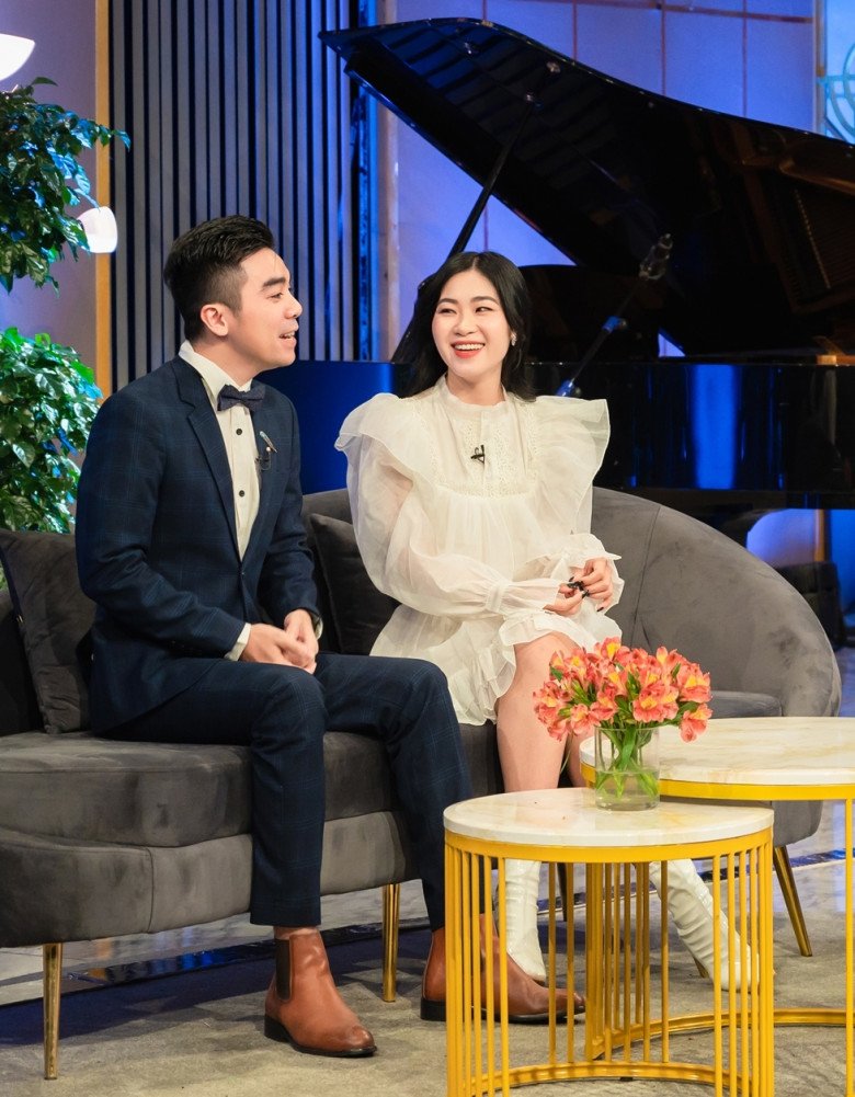 Nữ ca sĩ người Mường xinh đẹp quỳ gối cầu hôn chồng ở phố đi bộ: Thú vị amp;#34;con giáp thứ 13amp;#34; trong chuyện tình - 3