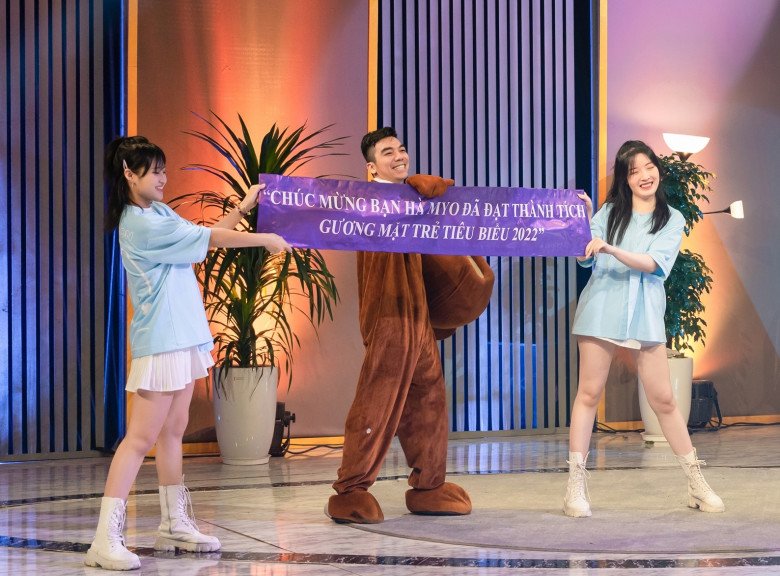 Nữ ca sĩ người Mường xinh đẹp quỳ gối cầu hôn chồng ở phố đi bộ: Thú vị amp;#34;con giáp thứ 13amp;#34; trong chuyện tình - 17