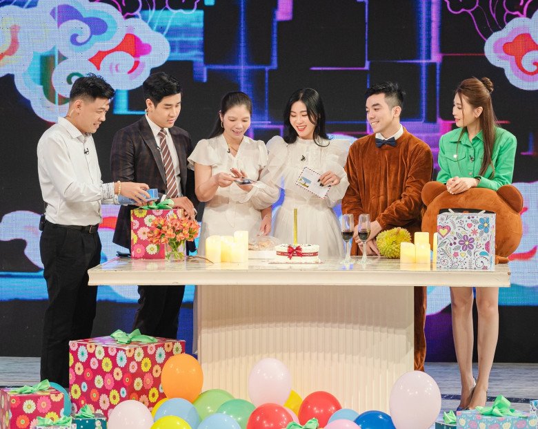 Nữ ca sĩ người Mường xinh đẹp quỳ gối cầu hôn chồng ở phố đi bộ: Thú vị amp;#34;con giáp thứ 13amp;#34; trong chuyện tình - 21