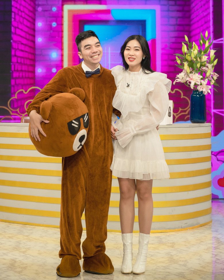 Nữ ca sĩ người Mường xinh đẹp quỳ gối cầu hôn chồng ở phố đi bộ: Thú vị amp;#34;con giáp thứ 13amp;#34; trong chuyện tình - 19