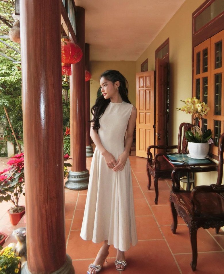 Ở tuổi 25, Thu Anh trông trong veo và thơ ngây như những cô nữ sinh.