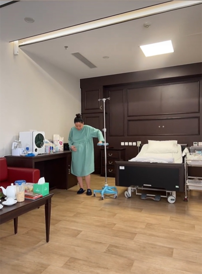 Sinh xong đau vết mổ đẻ nhưng diễn viên Diễm Hương vẫn ôm bụng nhảy, biểu cảm hết sức amp;#34;lầy lộiamp;#34; - 1