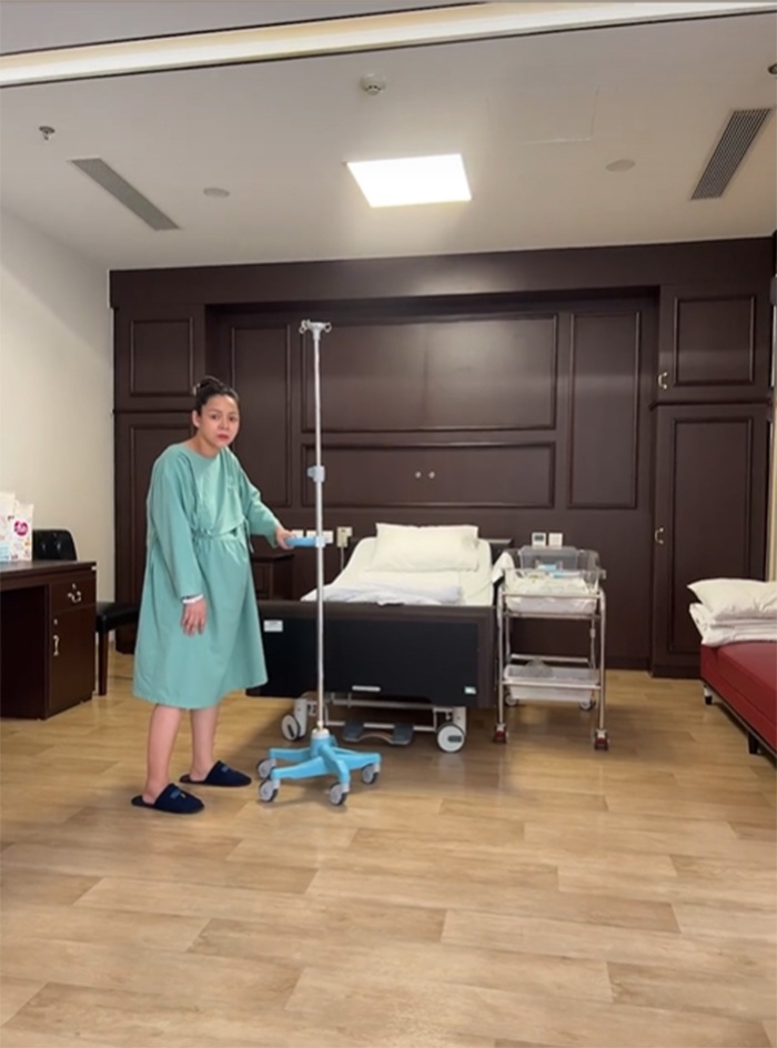 Sinh xong đau vết mổ đẻ nhưng diễn viên Diễm Hương vẫn ôm bụng nhảy, biểu cảm hết sức amp;#34;lầy lộiamp;#34; - 2