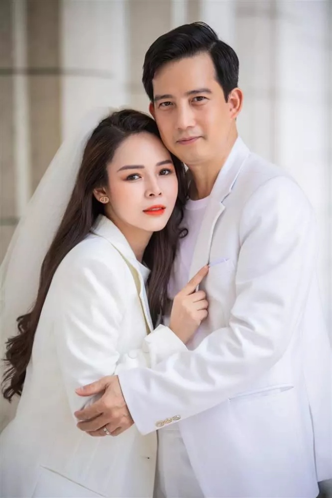 Cặp đôi amp;#34;lệch phaamp;#34; của VTV: Chồng xem tivi mới được thấy vợ mặc váy ngủ, amp;#34;há hốc mồmamp;#34; khi nhìn con thứ 2 - 11