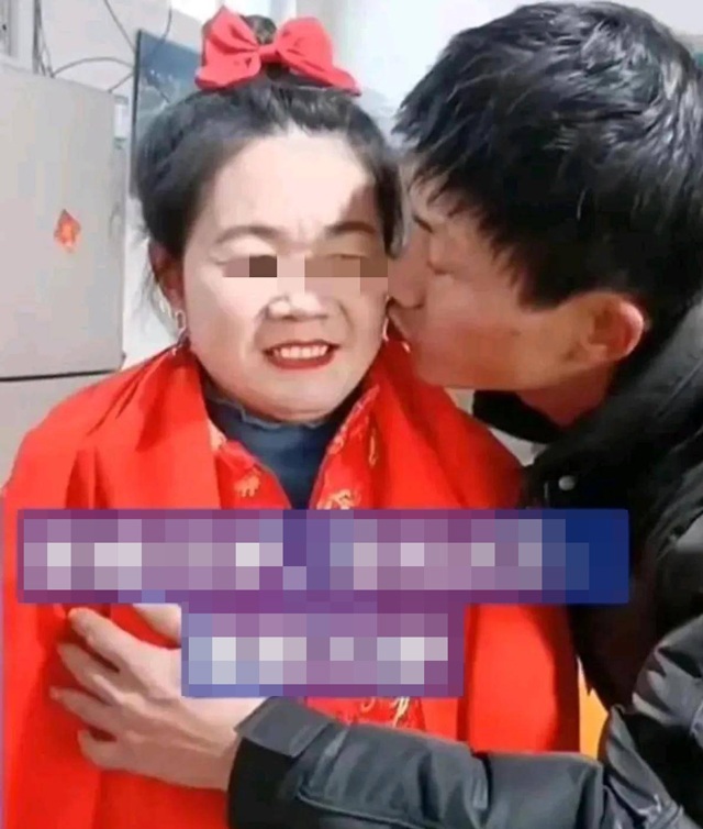 Cô dâu 55 tuổi cưới trai tân 33 tuổi, đứng cạnh nhau như mẹ con, bất ngờ với tiền sính lễ - 1