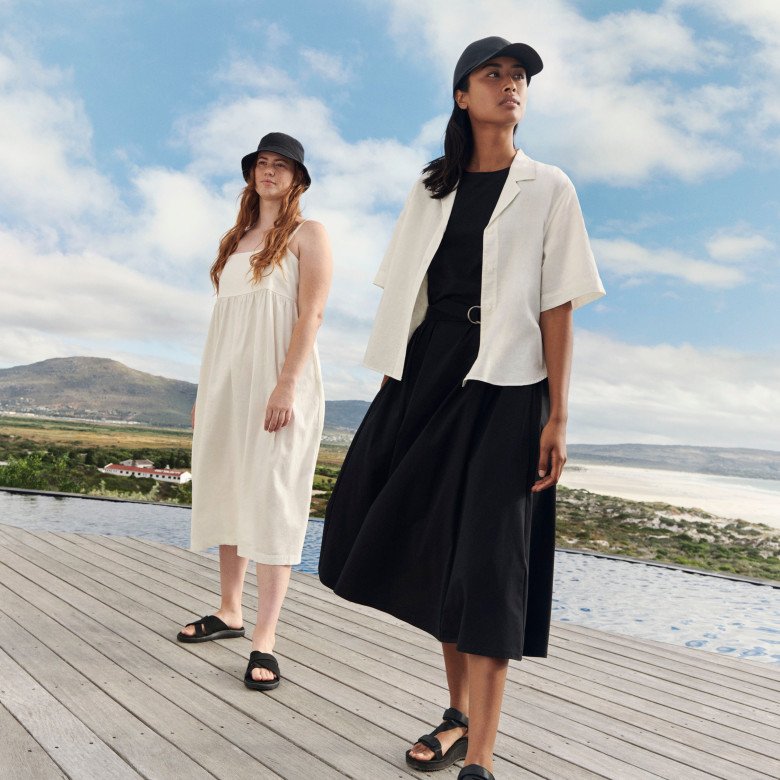 Chiếc đầm ứng dụng công nghệ AIRism là item dễ dàng ứng dụng mọi hoàn cảnh dành cho phái đẹp