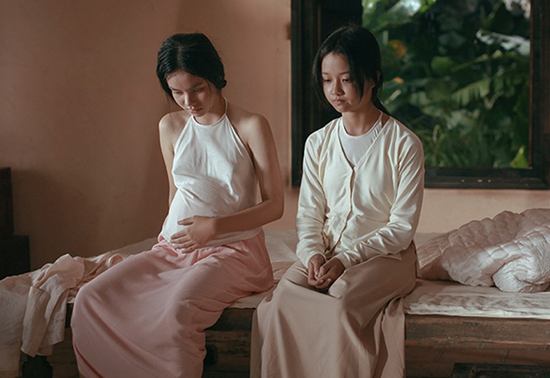 Cô bé Nguyễn Phương Trà My trước khi đóng vai nữ chính trong Vợ Ba năm 13 tuổi đã bỏ túi hai vai diễn nhỏ ở phim truyền hình. 
