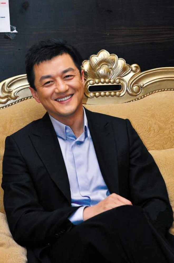 Lý Á Bằng nỗ lực kinh doanh trở lại.