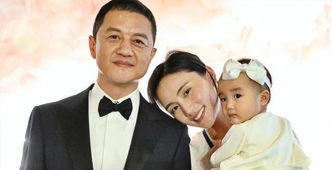 Anh thương cảm bà xã trẻ tuổi chịu khổ vì mình.