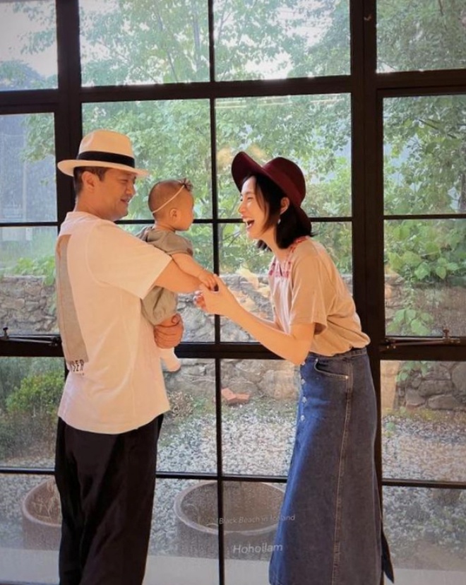 Lý Á Bằng thực sự rất yêu vợ và muốn chăm sóc con gái.