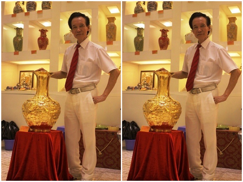 Ông Bùi Xuân Hải bên chiếc bình sứ dát vàng.
