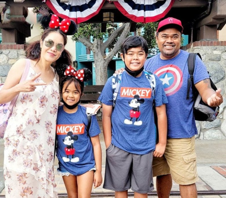 Sau đó, cặp đôi có thêm 2 con chung, tổ ấm tăng nhân khẩu lên 6 người.