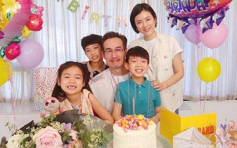 Trần Nhân Mỹ và Trần Hào đã bên nhau 10 năm từ sau đám cưới năm 2013. Cặp đôi đã có 3 con, lại bận rộn công việc nên ít dành thời gian cho nhau. Do đó, họ thường xuyên đi chơi để hâm nóng tình cảm.
