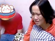 Làm mẹ - Con trai 14 tuổi lấy trộm đồ của của chị gái để đầu giường, mẹ lén nhìn qua khe cửa thì ân hận