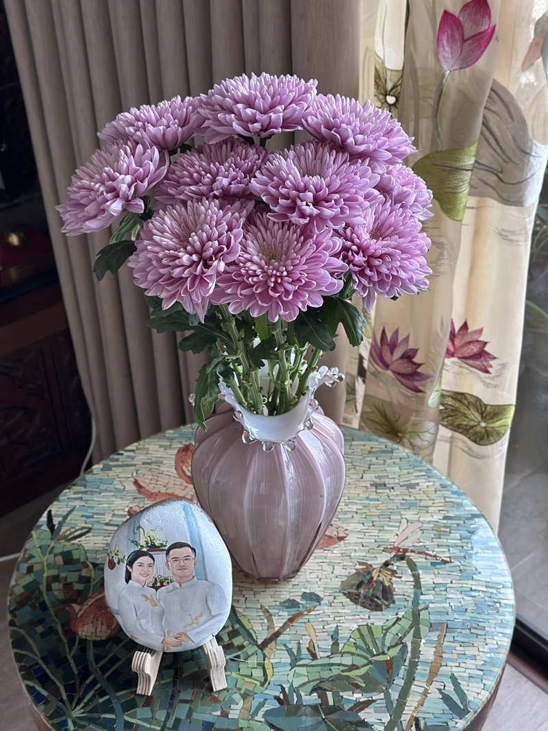 Trước đó, người đẹp sinh năm 1989 từng khoe những "tác phẩm" khác của mình khi cắm hoa tại nhà.
 
