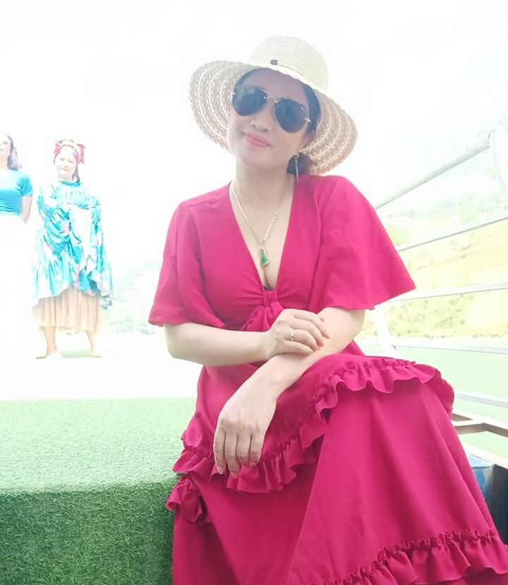 Bà ngoại U50 Lê Thị Dần bỗng mặc đồ ngắn nhảy nhót trẻ như gái teen, đang sống trong cơ ngơi bề thế ở vùng núi - 9