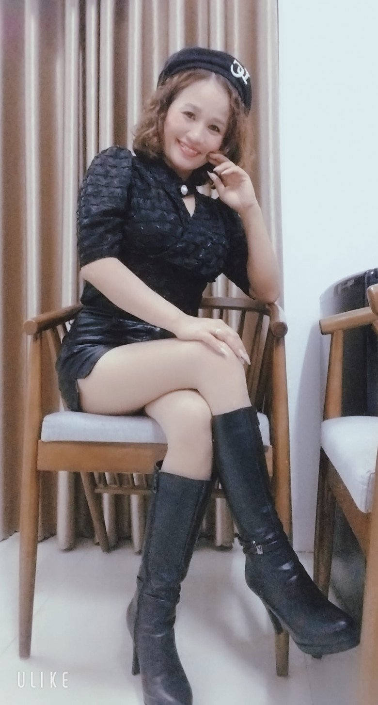 Bà ngoại U50 Lê Thị Dần bỗng mặc đồ ngắn nhảy nhót trẻ như gái teen, đang sống trong cơ ngơi bề thế ở vùng núi - 7