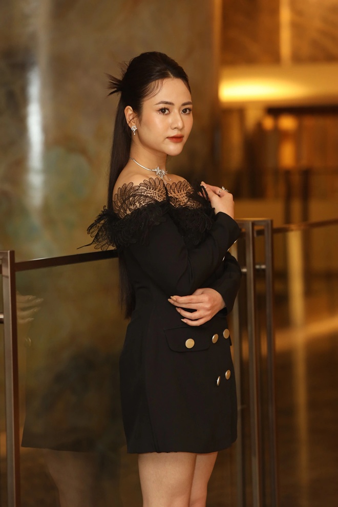 Bạn trai 7 năm cổ vũ amp;#34;em gáiamp;#34; Phương Oanh hôn thật hơn, không ngại khi amp;#34;lép vếamp;#34; người yêu - 1