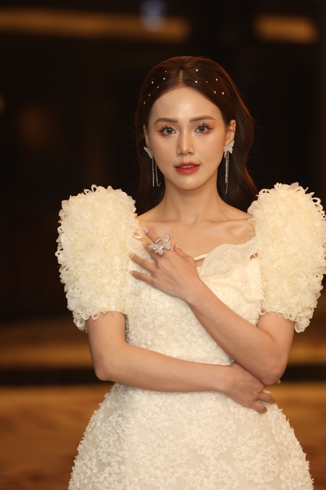 amp;#34;Cô tiên quạtamp;#34; của VTV: amp;#34;Thỉnh thoảng, tôi và bạn trai sẽ có xung đột vì đóng cảnh tình cảm mặn nồngamp;#34; - 1