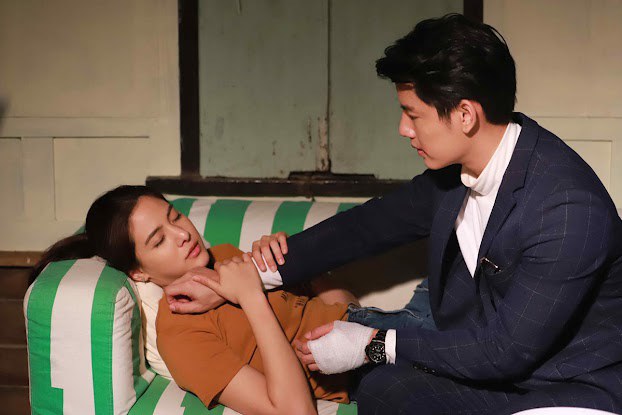 Nghe cô ấy kể mà tôi cứ thương. (Ảnh minh họa)