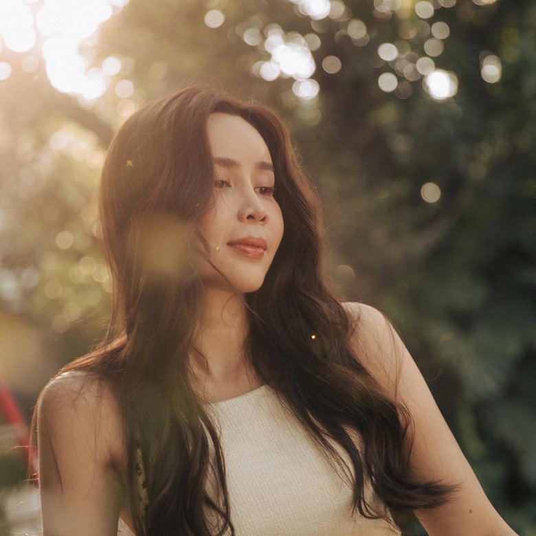 Giọng hát của nữ ca sĩ trong hiện tại được nhận xét sâu lắng và cảm xúc hơn.