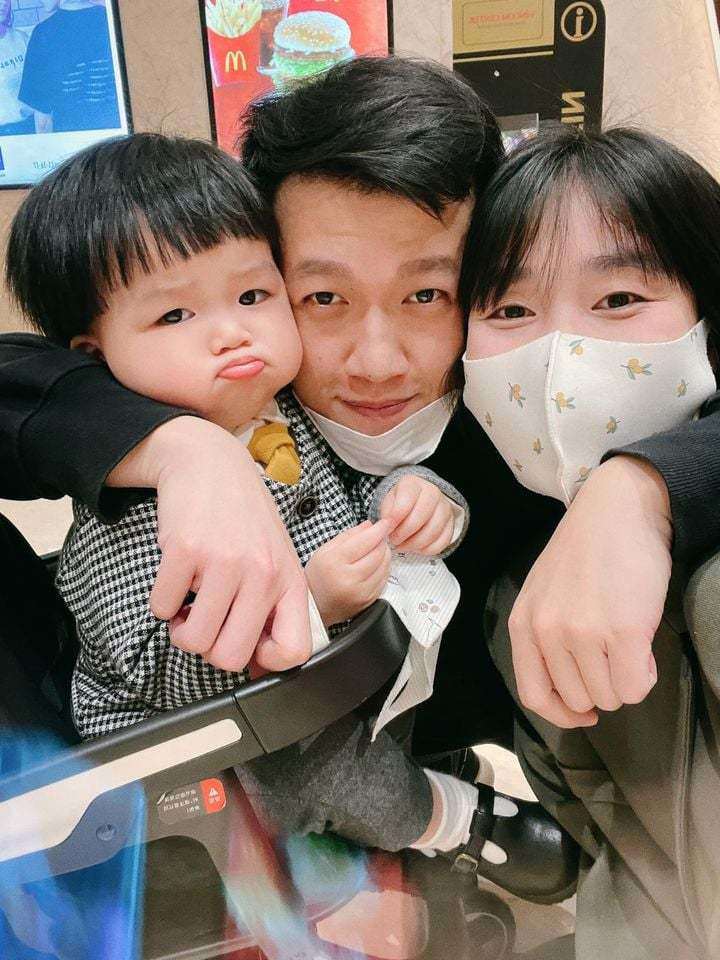 amp;#34;MC mát tay nhất VTVamp;#34; có cuộc hôn nhân kỳ lạ với vợ nhiếp ảnh gia, cậu con trai cute hút 10.000 người theo dõi - 14