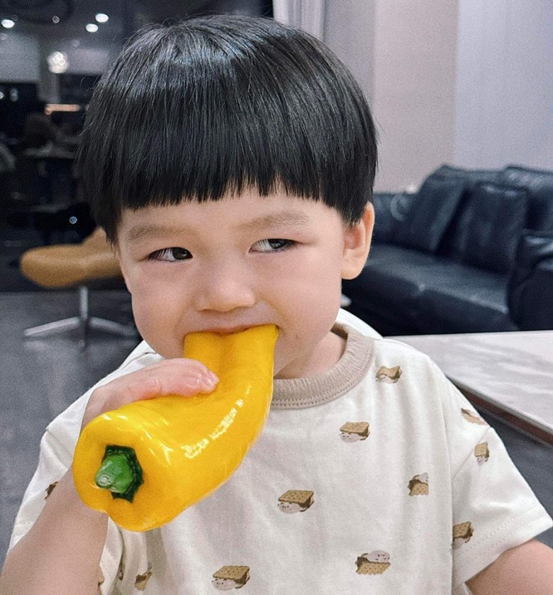 amp;#34;MC mát tay nhất VTVamp;#34; có cuộc hôn nhân kỳ lạ với vợ nhiếp ảnh gia, cậu con trai cute hút 10.000 người theo dõi - 17