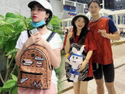 Thời trang - Sang Campuchia xem SEA Games, Hoà Minzy đeo balo hàng hiệu không giống ai, đội chiếc nón huyền thoại