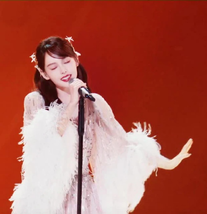 Trương Gia Nghê tỏa sáng tại Tỷ tỷ đạp gió rẽ sóng 2023.