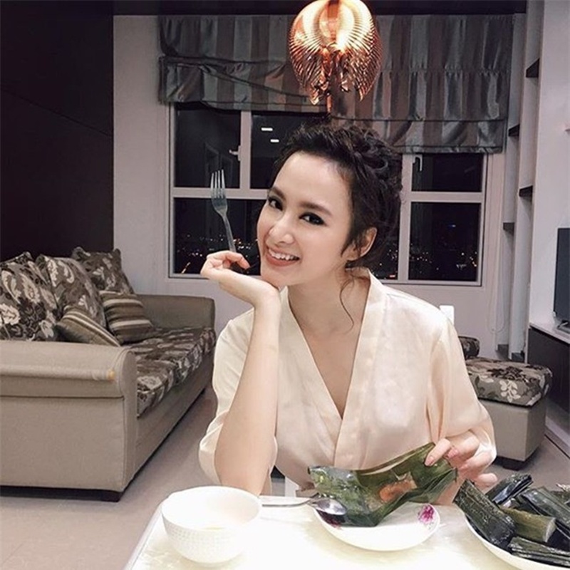 Trước đây, Angela Phương Trinh từng khoe căn biệt thự trị giá 5 tỷ đồng, rộng 100m2 khi sống cùng em gái Phương Trang.
