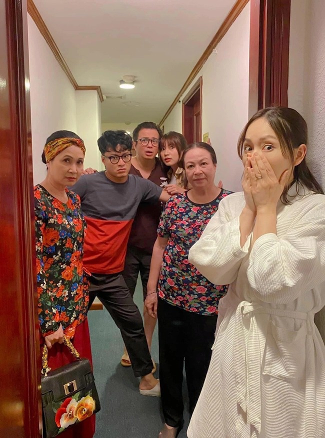 Trích đoạn Gia Đình Mình Vui Bất Thình Lình: Bà Cúc làm cầu nối giúp vợ chồng con trai cả làm lành.