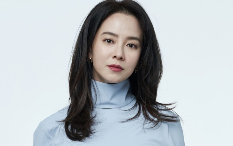 Ngày 14/4 vừa rồi, nữ diễn viên Song Ji Hyo đã chấm dứt hợp đồng với công ty quản lý Uzurocks. Nguyên nhân vì công ty này chậm thanh toán lương và các khoản thù lao.
