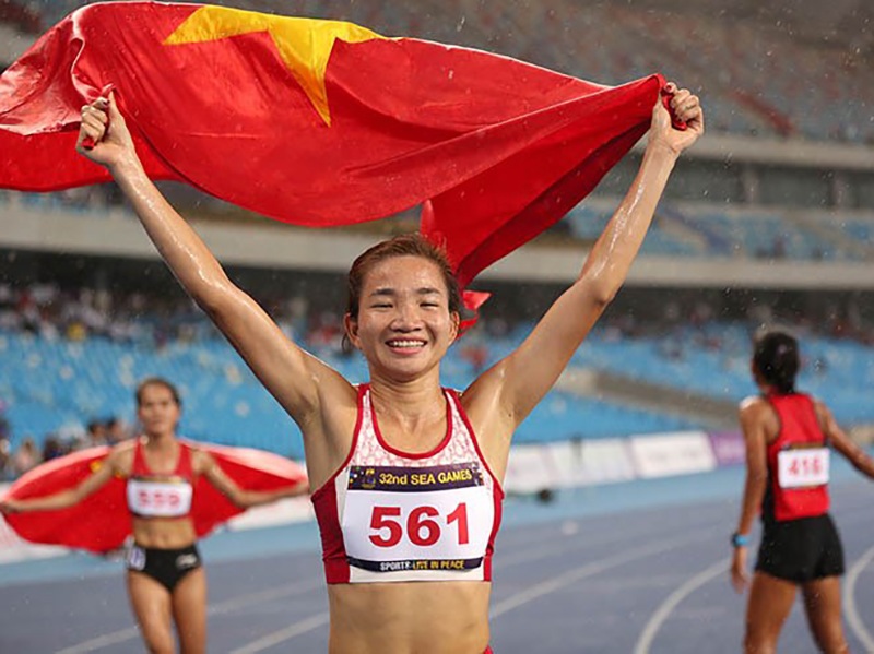Trong kỳ đại hội SEA Games 32, cô gái bé nhỏ đến từ Bắc Giang Nguyễn Thị Oanh là cái tên làm nức lòng người hâm mộ khi giành 2 tấm HCV trong thời gian chỉ cách nhau chừng 20 phút.
