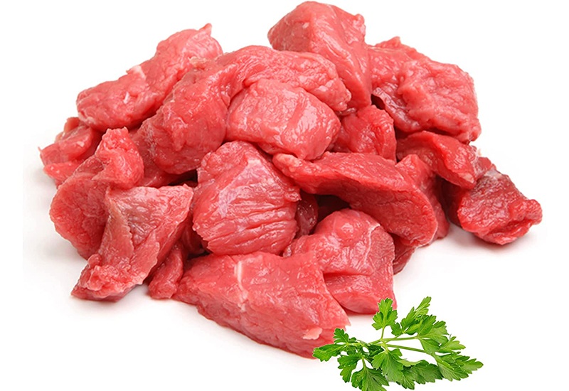 Do đó, những miếng thịt như vậy bạn nên tránh. Chỉ nên mua những miếng thịt khi chạm tay vào bạn cảm nhận được một chút độ ẩm, độ dẻo của miếng thịt là được.
