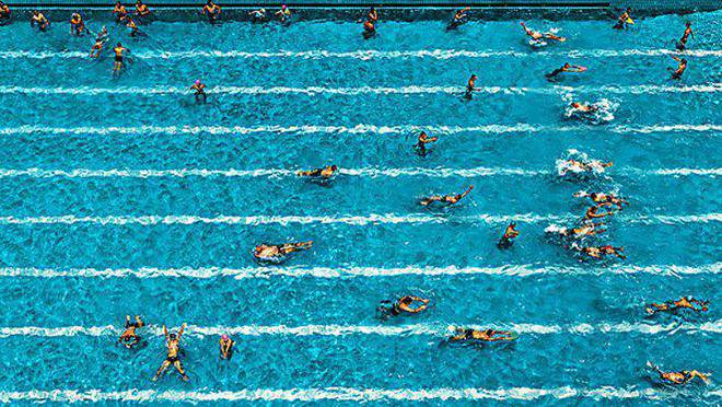 Bơi lội có thể kích thích quá trình sản xuất interferon trong cơ thể, từ đó giúp ngăn ngừa ung thư và tái phát khối u. (Ảnh minh họa)