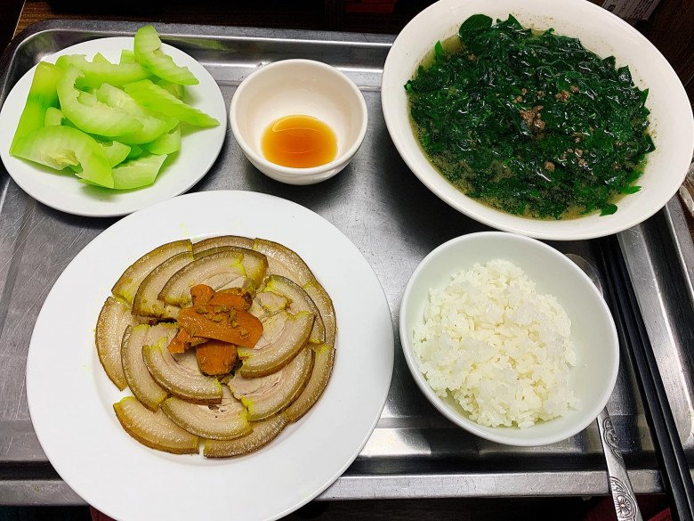 Chồng nhà người ta ngày nào cũng nấu cơm cữ rồi chăm con, vợ chỉ việc đẻ và nghỉ ngơi - 5