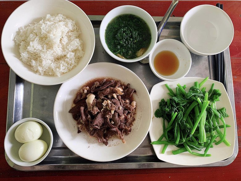 Chồng nhà người ta ngày nào cũng nấu cơm cữ rồi chăm con, vợ chỉ việc đẻ và nghỉ ngơi - 6