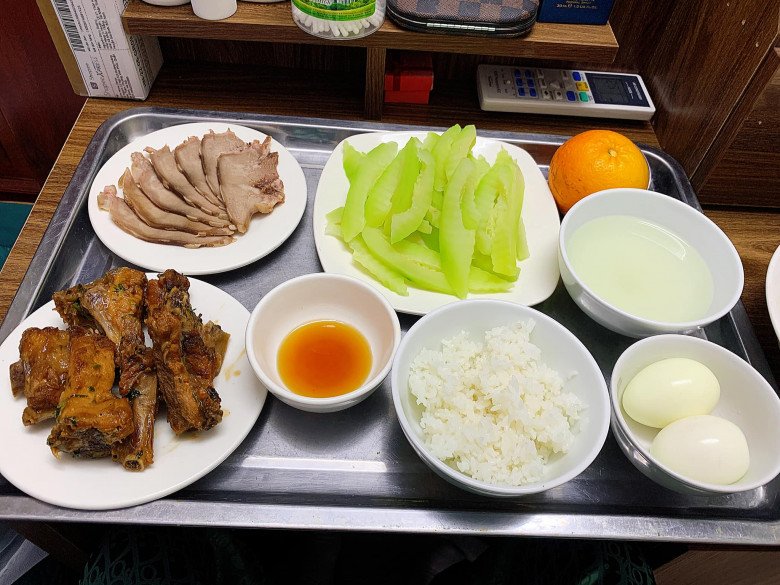 Chồng nhà người ta ngày nào cũng nấu cơm cữ rồi chăm con, vợ chỉ việc đẻ và nghỉ ngơi - 7