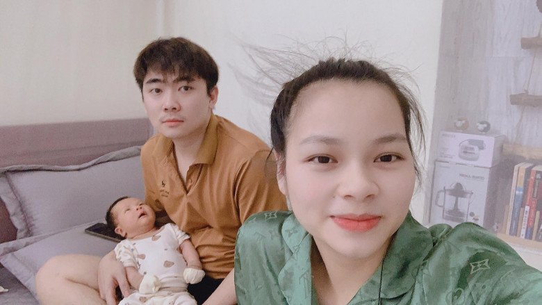 Người chồng trẻ tâm lý hết nấc khi chăm vợ bầu và sau sinh ở cữ. (Ảnh: NVCC)