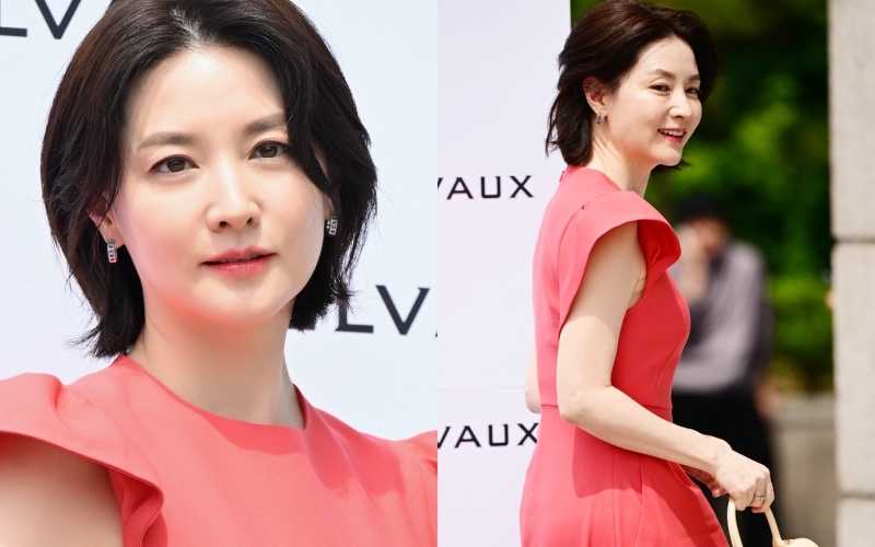 Mới đây, nữ diễn viên Lee Young Ae khiến nhiều người trầm trồ khi xuất hiện tại sự kiện nổi bật. Cô gây sốt với vẻ đẹp ngọt ngào và cuốn hút dù đã ngoài 50.
