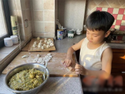 Làm mẹ - Con trai chất vấn "Tại sao mẹ cứ bắt con làm việc nhà", câu trả lời của mẹ làm các phụ huynh khác phải lấy giấy bút học tập