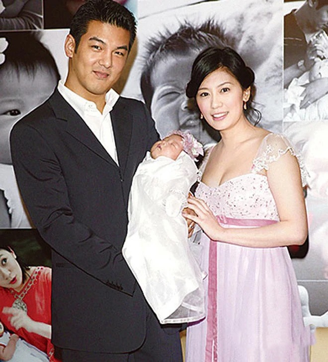 Giả Tịnh Văn và Tôn Chí Hạo chào đón con gái đầu lòng.