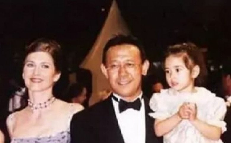 Khương Văn có con gái lai với vợ người Pháp.