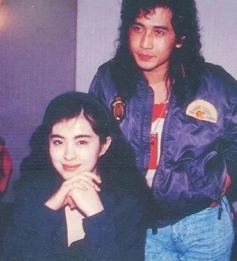 Cô cũng có thời gian qua lại với Tề Tần nhưng người đàn ông này lại mang tiếng xấu bỏ rơi bạn gái, có con ngoài giá thú.